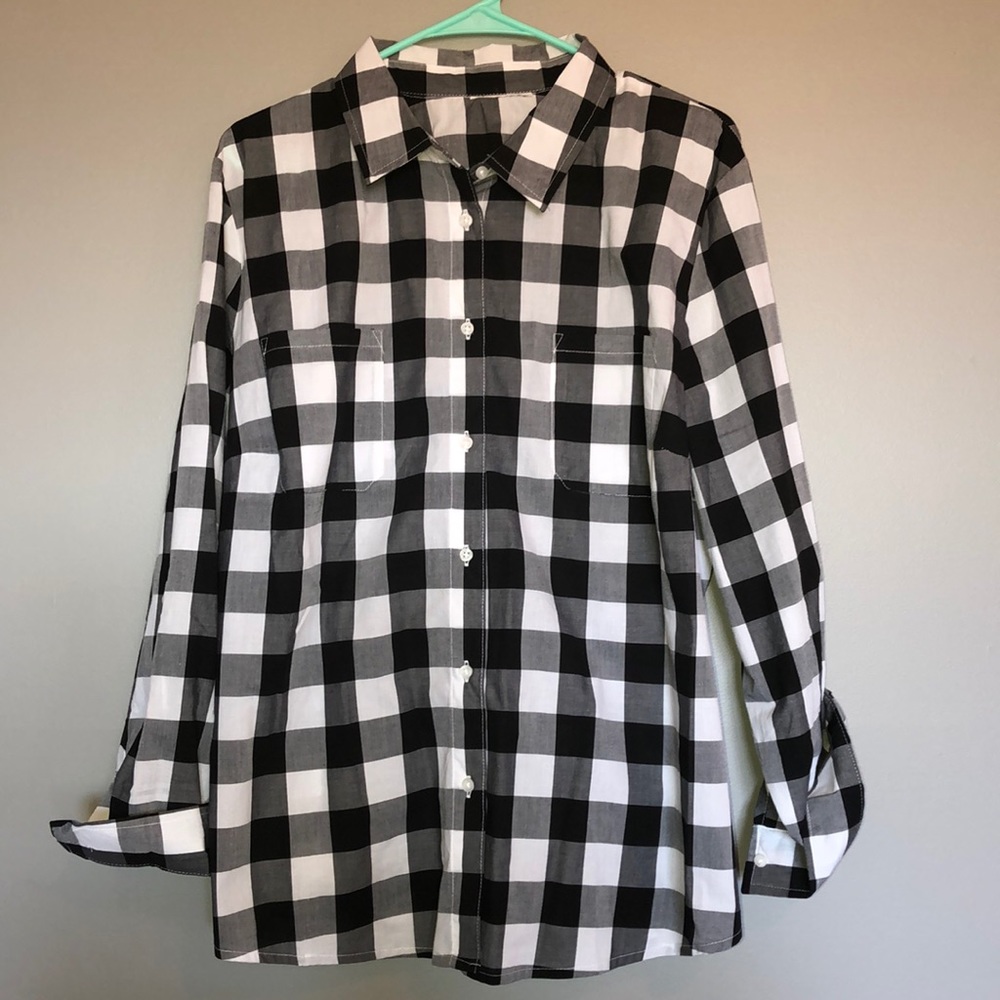Black and white woman’s flannel XL